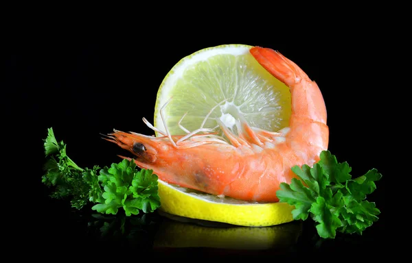 Fresh Shrimp Slices Lemons Isolated Black Background — Stock Photo, Image