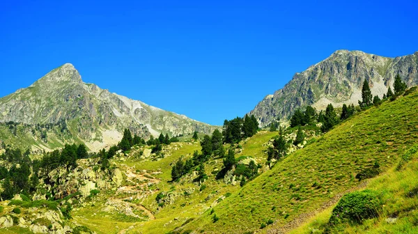 Vackert Bergslandskap Neouvielle Naturreservat Mount Pic Bastan Franska Pyrenéerna — Stockfoto