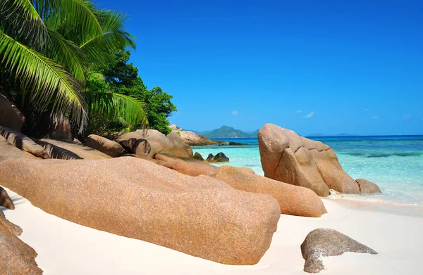 Μεγάλες Πέτρες Γρανίτη Στην Ακτή Του Τροπικού Νησιού Digue Στο — Φωτογραφία Αρχείου