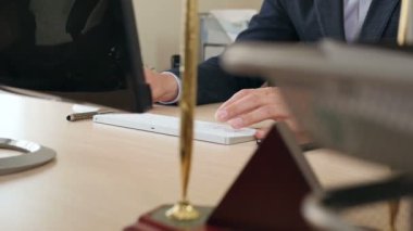 Mens eller klavye üzerinde metin yazdırmak için