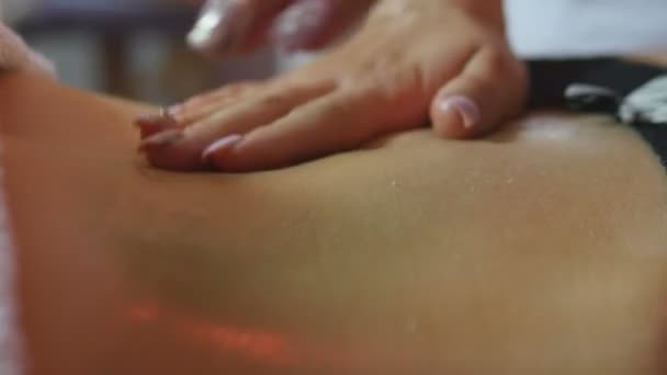 Fille faire massage — Video