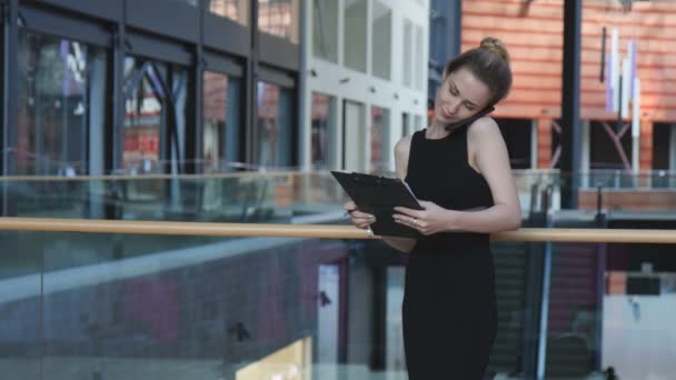 Retrato de mujer de negocios segura — Vídeo de stock