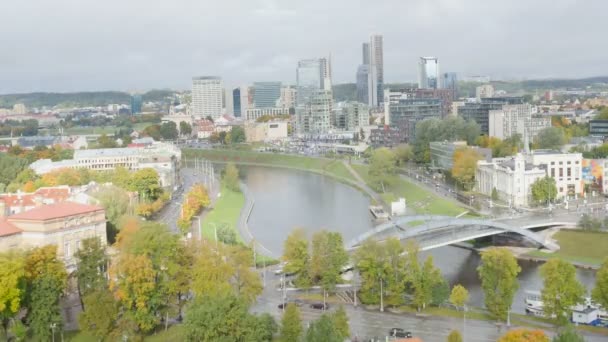 Timelapse widok na obszarze miasta Wilna jesienią — Wideo stockowe