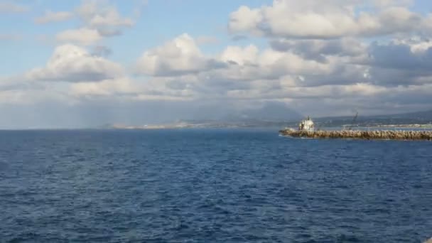 Θέα στη θάλασσα με σύννεφα παρέλθει ο χρόνος — Αρχείο Βίντεο