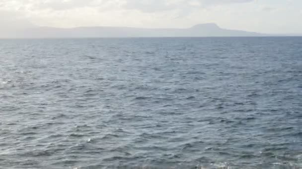 Olas en el mar. Creta una isla griega — Vídeo de stock