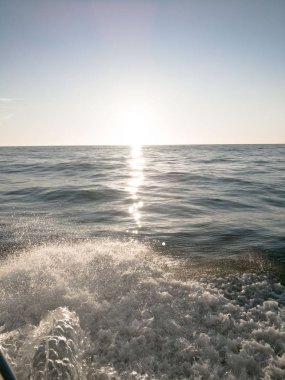 Deniz kenarında gün batımı