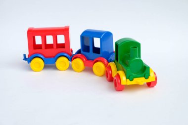 Beyaz arka plan üzerinde izole oyuncak tren