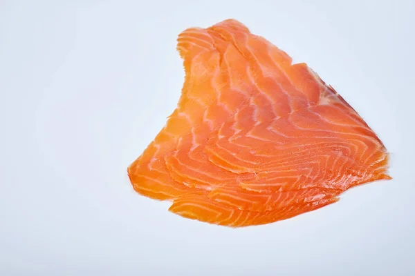 Wordt gefileerd rode vis geïsoleerd op witte achtergrond — Stockfoto