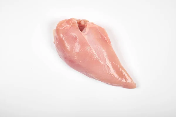 Φρέσκο κοτόπουλο φιλέτο στήθος που απομονώνονται σε λευκό φόντο — Φωτογραφία Αρχείου