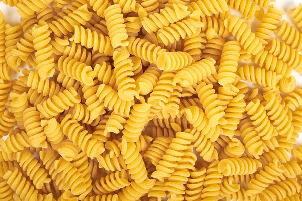 Bakgrund av fusilli pasta nudlar — Stockfoto