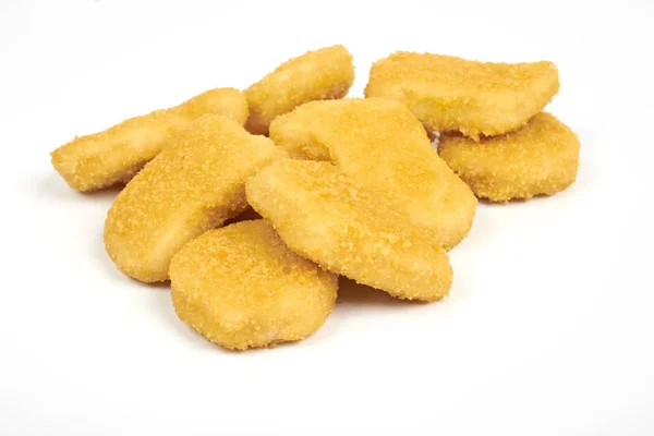 Nuggets de frango isolado em fundo branco — Fotografia de Stock