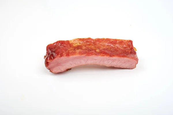 흰 배경에 분리 된 구운 돼지고기 갈빗대 — 스톡 사진