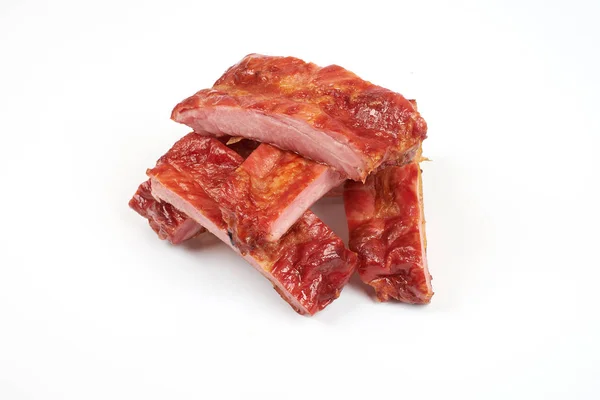 흰 배경에 분리 된 구운 돼지고기 갈빗대 — 스톡 사진