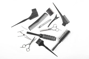 Profesyonel kuaför araçları kopya alanı beyaz zemin üzerine