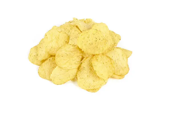 Stapel geribbelde chips geïsoleerd op witte achtergrond — Stockfoto