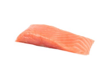 Somon fileto beyaz zemin üzerine izole parçası.