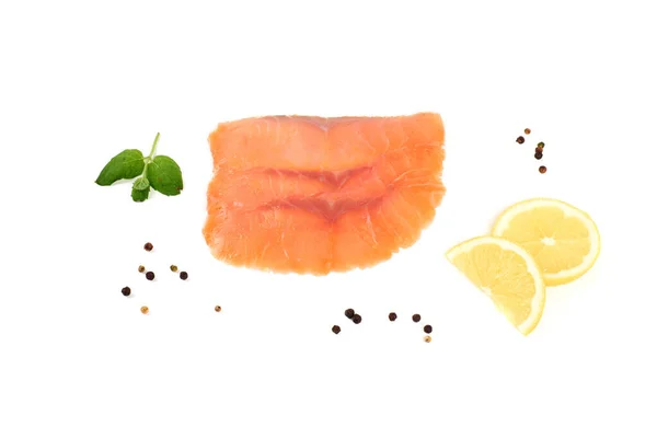 Tre fette di salmone con limone su fondo bianco — Foto Stock