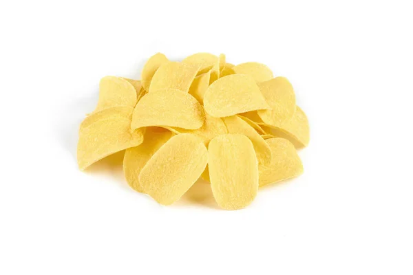 Kupie chipsów ziemniaczanych na białym tle — Zdjęcie stockowe