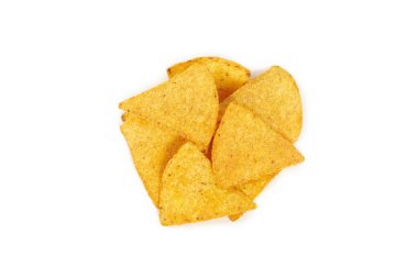 Beyaz arkaplanda izole edilmiş bir cips yığını