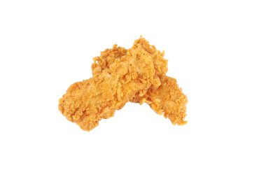 Kızarmış tavuk filetosu beyaz arka planda izole edilmiş.