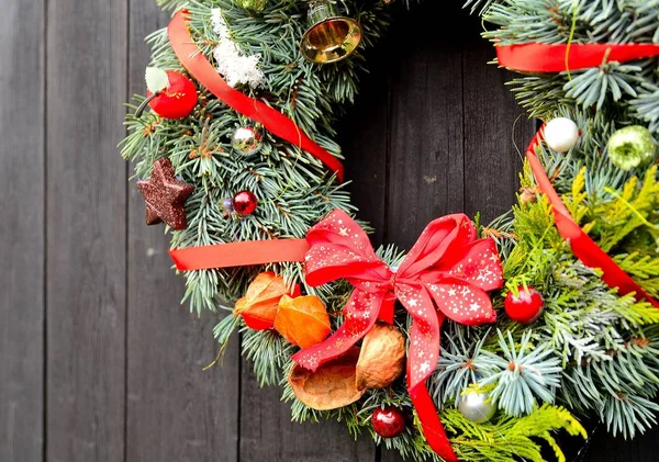 クリスマス飾りの花輪 — ストック写真