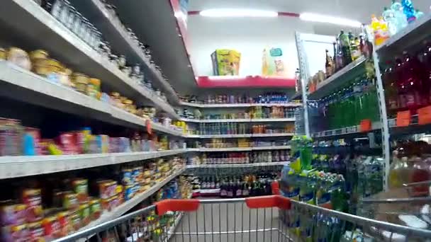 Einkaufen im Supermarkt — Stockvideo