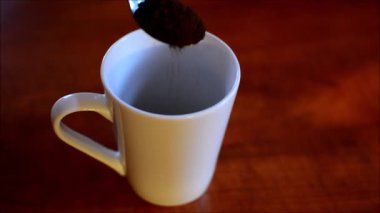 Hazır kahve hazırlanıyor.