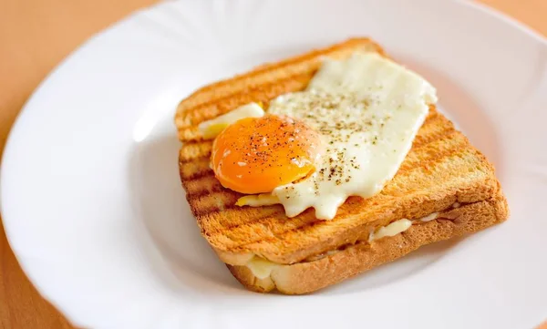 Toast with egg