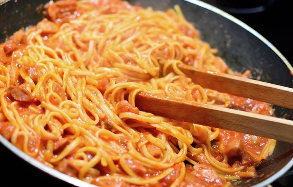 Cooking tomato spaghetti — Stock Photo, Image