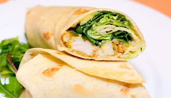 Chicken tortilla wraps — Stockfoto