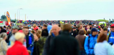 Kalabalık ziyaretçi