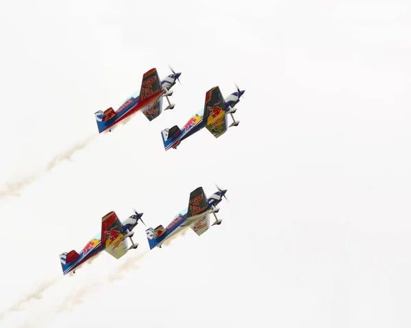 Fliegende Bullen Kunstflugteam in der Luft — Stockfoto