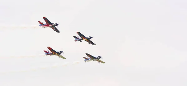 Fliegende Bullen Kunstflugteam in der Luft — Stockfoto