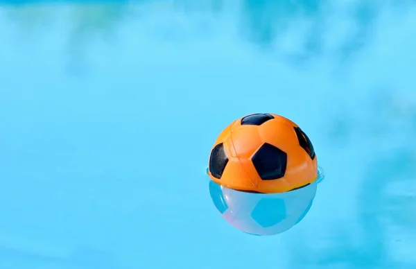 スイミング プールのボール — ストック写真