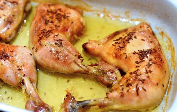 Cosce di pollo arrosto — Foto Stock