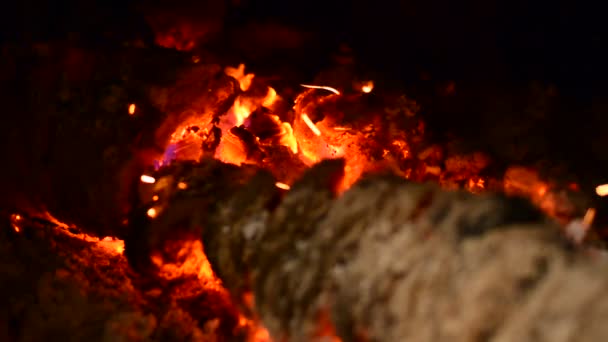 Bekijken Een Open Haard Met Close Van Een Fel Brandende — Stockvideo