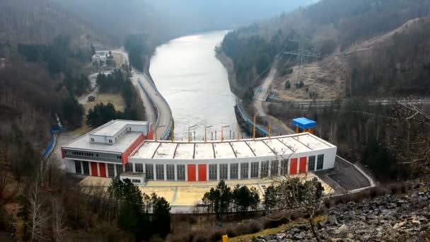 Vista Valle Con Central Hidroeléctrica Almacenamiento Bombeado Presa Dalesice — Vídeos de Stock