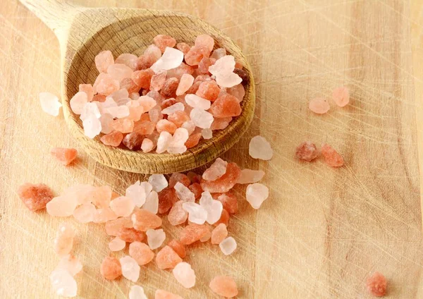 Scattered Pink Himalayan Rock Salt Wooden Spoon Wooden Background Top — Stock Photo, Image