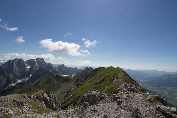 Vue sur les Alpes au sommet d'une montagne du Rueblihorn — Photo