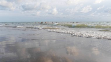 turistler ile İtalya plaj