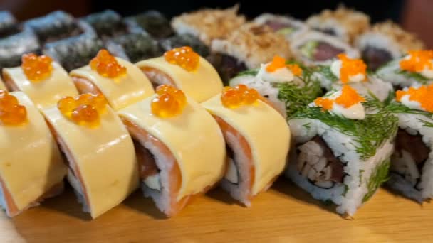 Conjunto de rolos de sushi — Vídeo de Stock