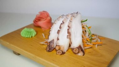 sashimi octapus dilimleri