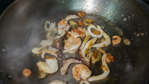 Frying seafood on the hot pan — Stock Video
