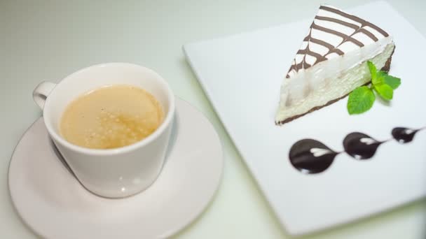 Coffee and cheese cake — Stock Video