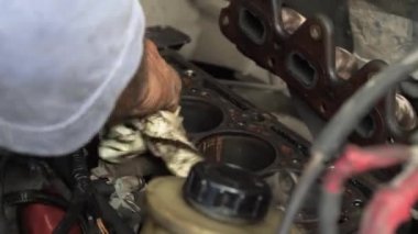 mekanik eller iş altında