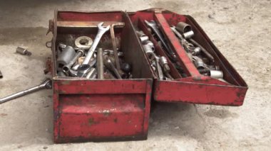 Araç kutusunda mekanik el