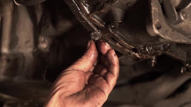 Mechanic hands while work on — Stock Video