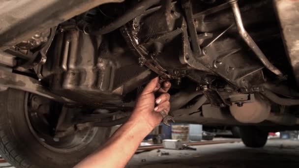 Mechanic hands while work on — Stock Video