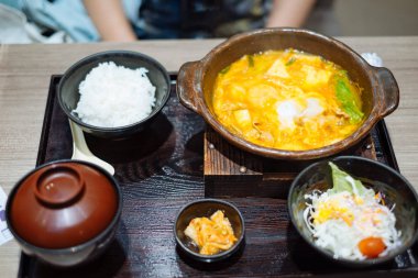 Kimchi çorbası sıcak tava