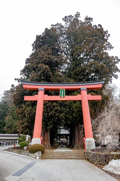 Röd temple gate inlägg — Stockfoto